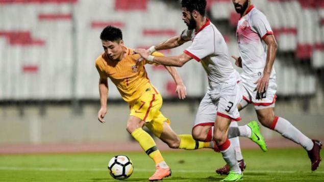 流言板熱議，申京熱身賽上演殘暴戰(zhàn)斧劈扣，轉(zhuǎn)身過人滑翔驚艷全場(chǎng)