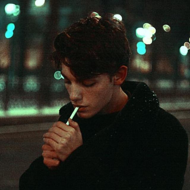 楊瀚森換頭像引熱議，從模仿小丑約基奇到西裝革履的新形象