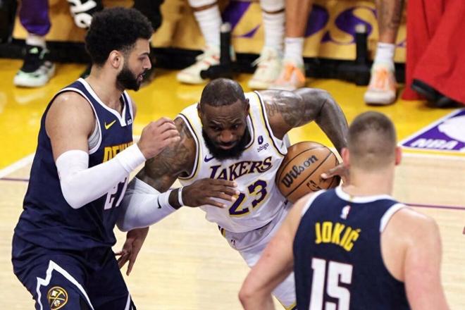 建議，掘金與對(duì)手的三分混戰(zhàn)，賽場(chǎng)上的意外與策略調(diào)整