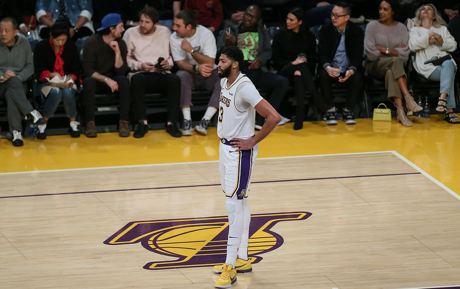 建議，掘金與對手的三分混戰(zhàn)，賽場上的意外與策略調(diào)整