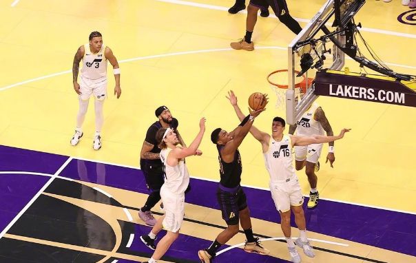 科內(nèi)特展現(xiàn)高效表現(xiàn)，10中7轟下15分8籃板，引領(lǐng)球隊(duì)走向勝利