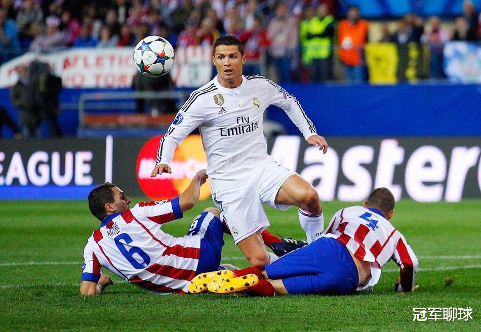 又見美羊羊空翻！奧巴梅揚(yáng)踩單車打近角，反越位單刀過門將展現(xiàn)籃球魅力