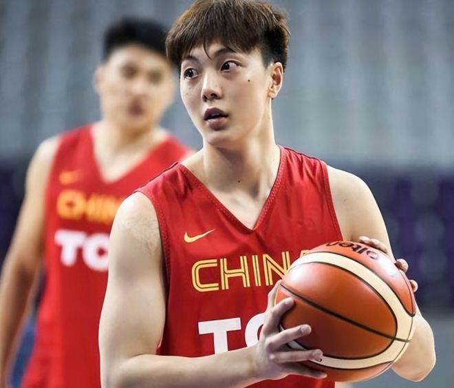 朱正觀察，胡明軒在男籃亞洲杯決賽展現(xiàn)強(qiáng)硬實(shí)力