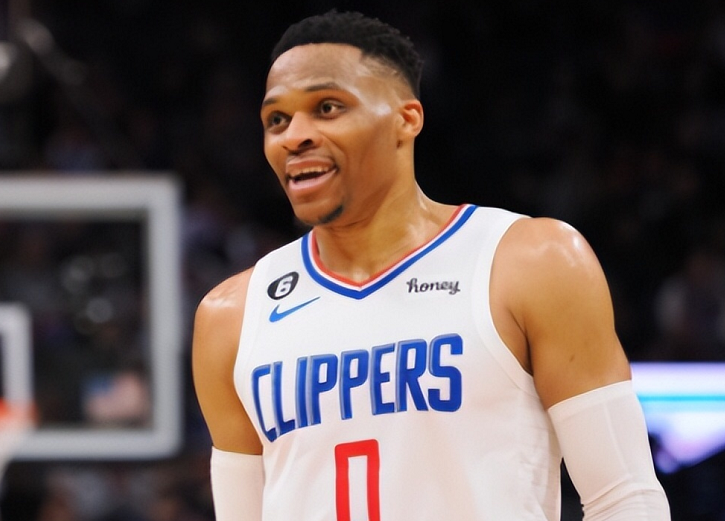 祖巴茨與哈登聯(lián)手，效力火箭期間場均得分飆升，從8.7分到12.5分的蛻變