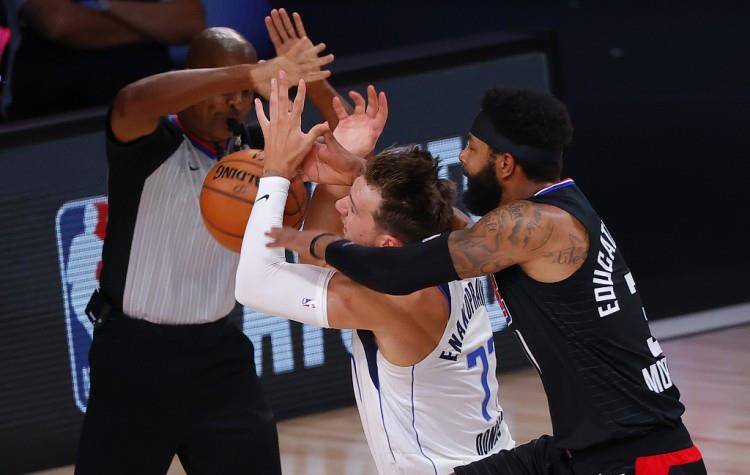 東契奇遭遇意外傷病，裁判判罰引發(fā)爭議