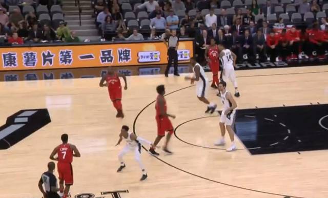 重磅！廣州隊賽季主場首秀，上半場僅落后遼寧三分，激戰(zhàn)點燃籃球盛宴！