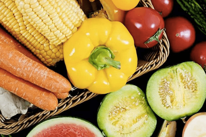 只吃水果女子去世前體重僅44斤，健康飲食的誤區(qū)與反思