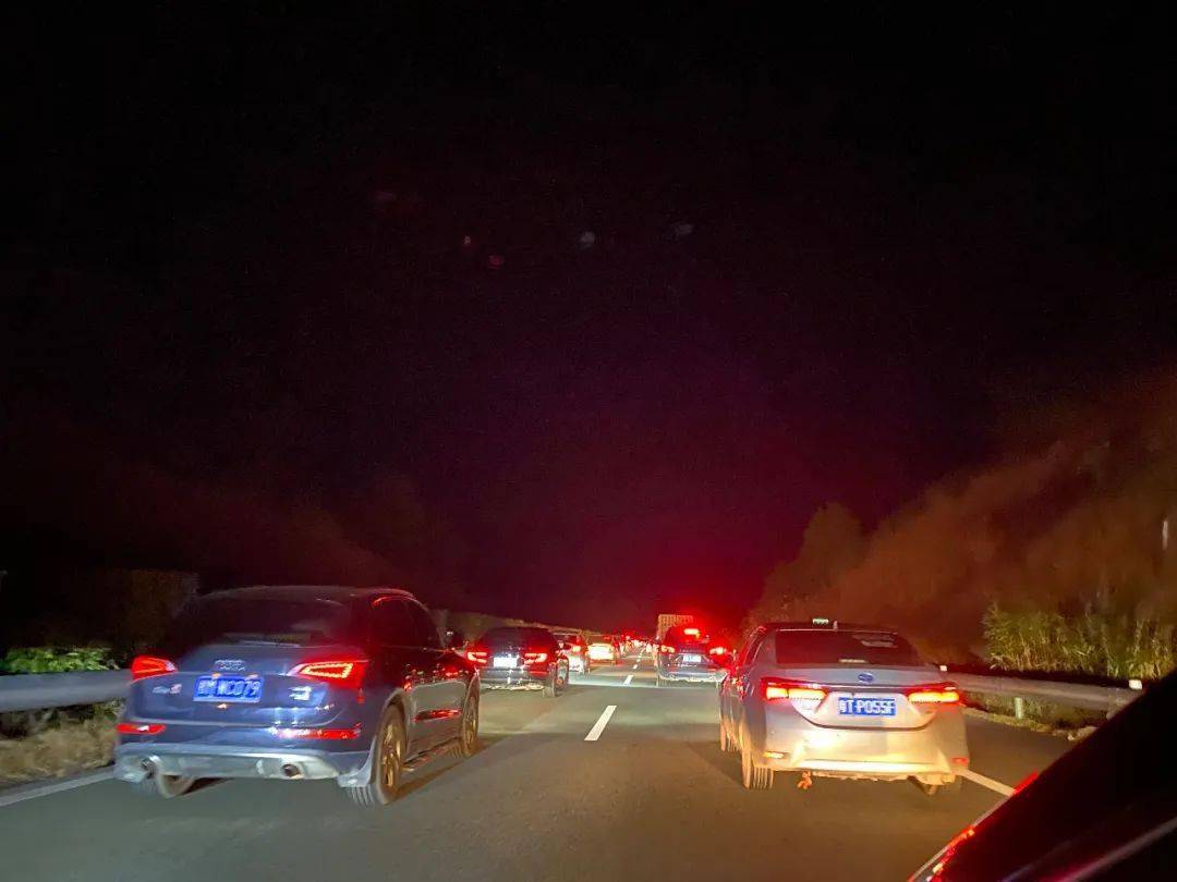 假期錯(cuò)峰返程，5公里路程竟堵車40分鐘！揭秘返程高峰期背后的真相