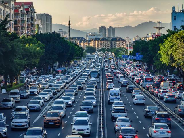 假期錯(cuò)峰返程，5公里路程竟堵車40分鐘！揭秘返程高峰期背后的真相