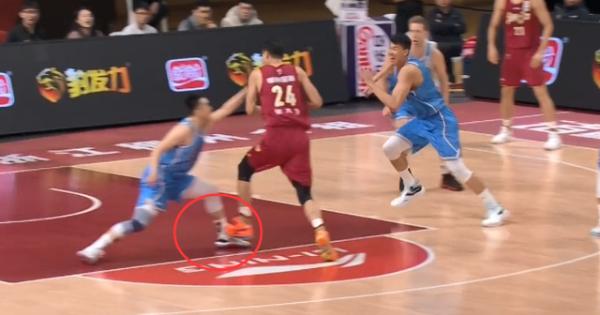 申京觀察，勇士經(jīng)驗(yàn)豐富卻犯規(guī)頻發(fā)，裁判公正與否引發(fā)爭(zhēng)議