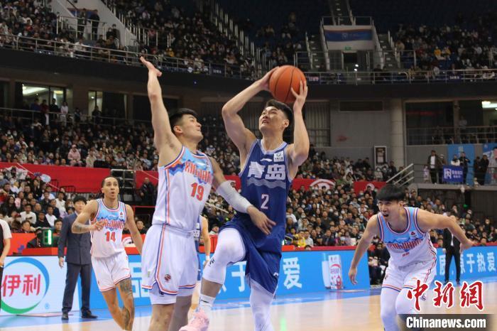 青島男籃主場強勢逆襲，力挫遼寧男籃登頂CBA常規(guī)賽聯(lián)賽第五