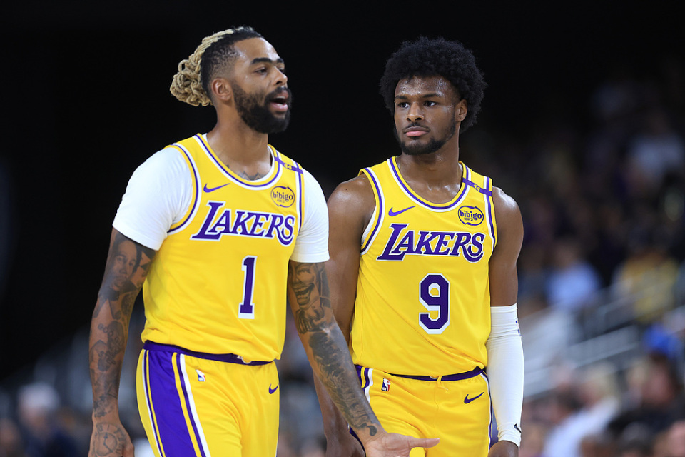 NBA季前賽觀察，布朗尼展現(xiàn)55號秀潛力，場均貢獻4.2分展現(xiàn)多元潛力