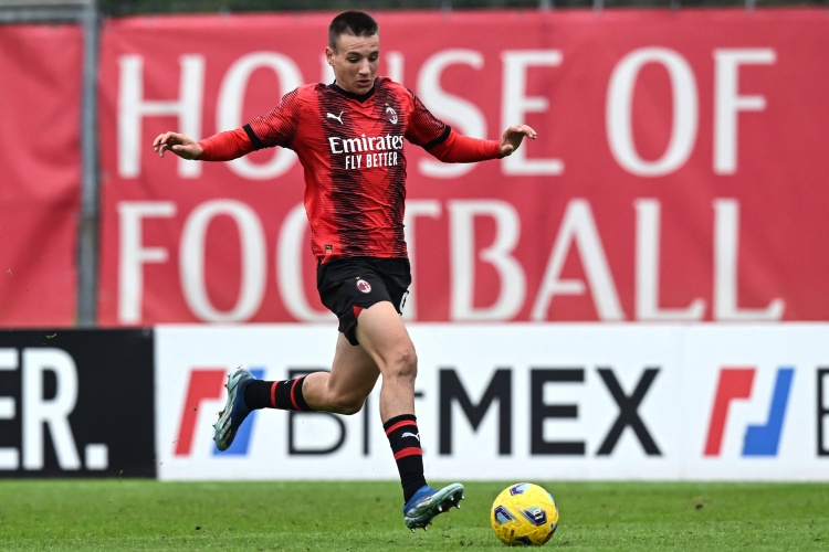 留在一線隊(duì)！16歲前鋒卡馬達(dá)決定不返回米蘭未來隊(duì)