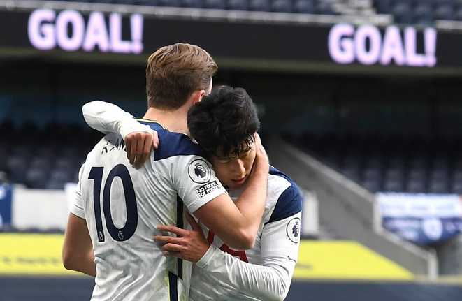 接過孫興慜袖標(biāo)！弗蘭克決策引熱議，羅梅羅成為熱刺新任隊(duì)長(zhǎng)