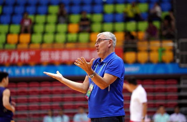 亞洲杯場均13分+正負(fù)值第二，省隊第二控衛(wèi)應(yīng)效仿老大哥加盟北控？