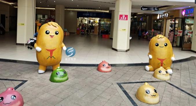 深圳街頭看片石墩引發(fā)熱議，網(wǎng)友，這是創(chuàng)新還是亂象？