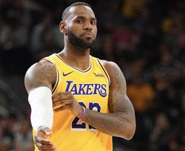 NBA記者聚焦賽前訓(xùn)練，阿茲努、布赫曼等現(xiàn)身，球隊備戰(zhàn)巴薩展現(xiàn)最后沖刺