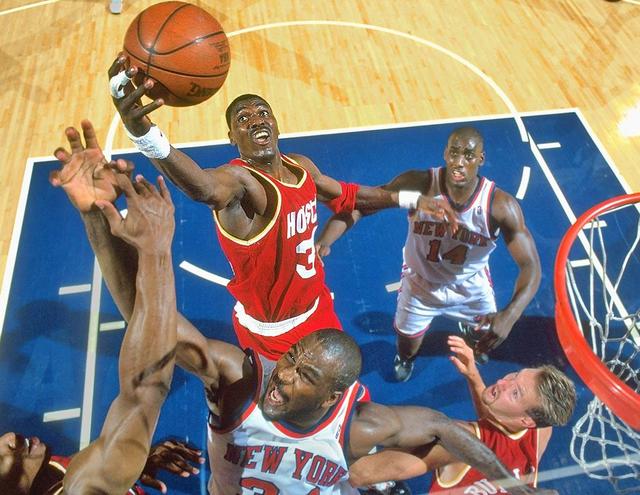 傳奇對(duì)決，奧拉朱旺親臨現(xiàn)場(chǎng)，中國(guó)男籃迎戰(zhàn)約旦挑戰(zhàn)