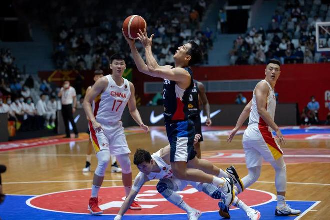 中國(guó)男籃亞洲杯1/4決賽對(duì)手揭曉！郭士強(qiáng)率教練組深度研究對(duì)手兩場(chǎng)比賽