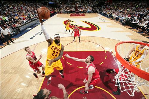 致命犯規(guī)與失三分絕殺，約內(nèi)斯庫投籃失準的夜晚