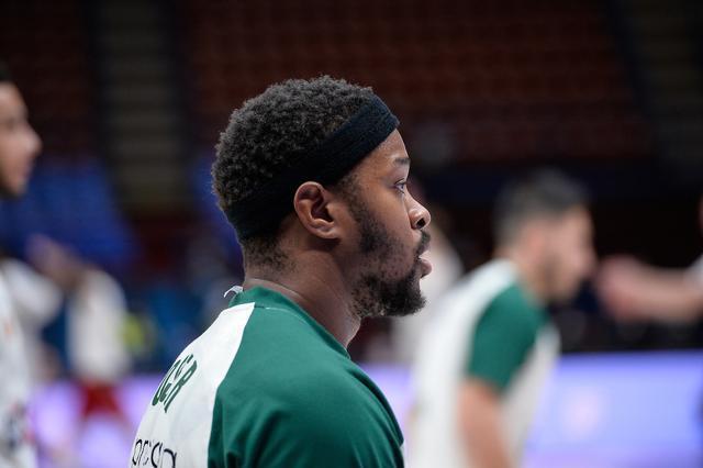 科菲與雄鹿隊簽下訓練營合同，新季備戰(zhàn)揭幕新篇章