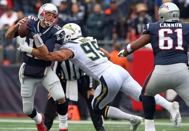 伊勞拉，融合NFL與NBA智慧，50名球員的戰(zhàn)術(shù)協(xié)調(diào)之道