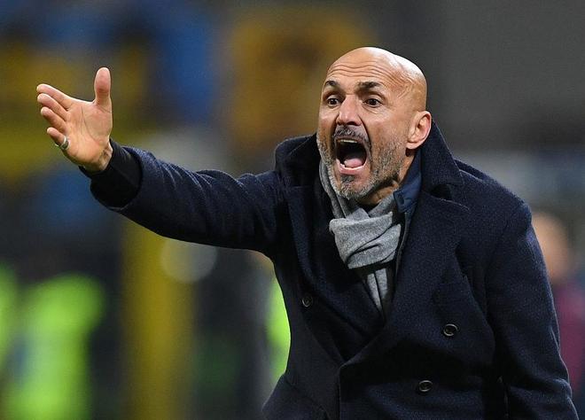 斯帕萊蒂觀戰(zhàn)恩波利與那不勒斯對決，聚焦埃斯波西托與法齊尼的賽場風(fēng)采