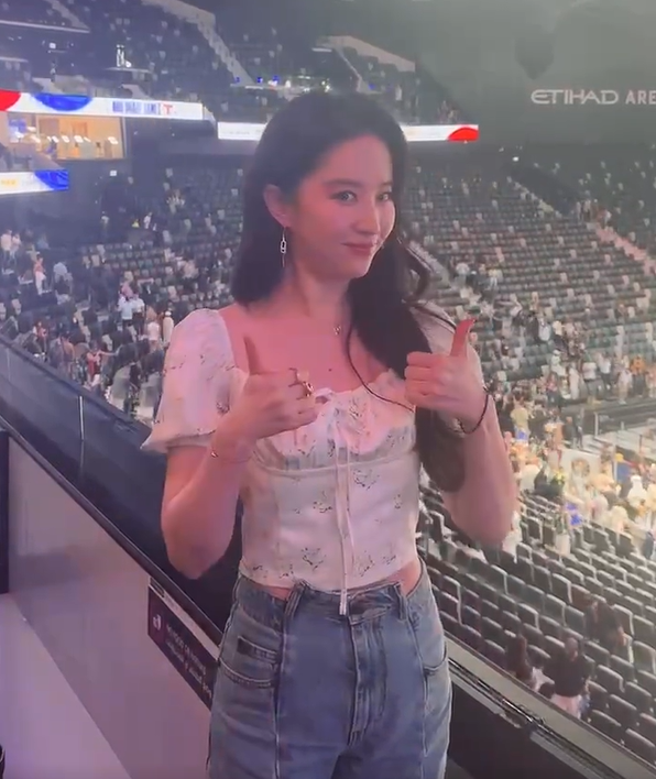 NBA賽場之外，劉亦菲的魅力超越籃球女神張含韻