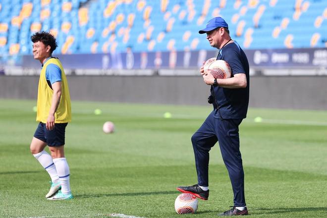 申花主帥斯盧茨基，帶隊(duì)三連勝榮膺中超九月最佳教練