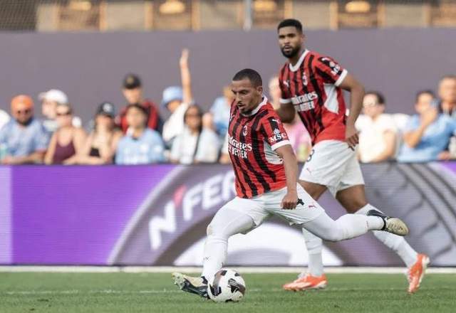 帕夫洛維奇亮相德國隊(duì)訓(xùn)練場(chǎng)，有望首發(fā)迎戰(zhàn)荷蘭隊(duì)