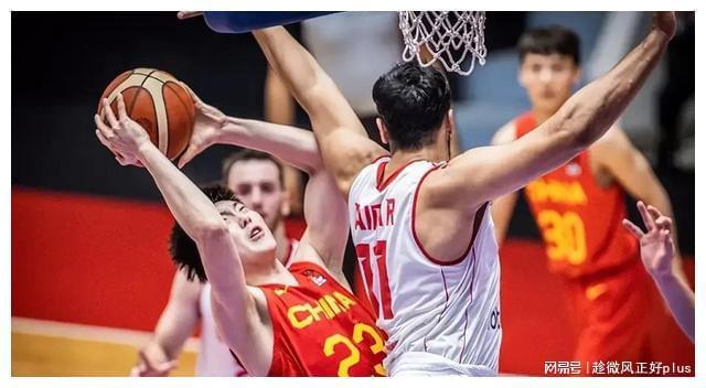 中國(guó)男籃決戰(zhàn)澳大利亞，細(xì)節(jié)決定成敗，46開局面待破繭成蝶