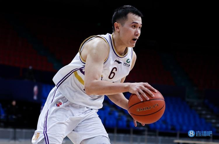 手感火熱！張帆半場5中5獨攬4記三分超高效貢獻14分，點燃NBA賽場激情