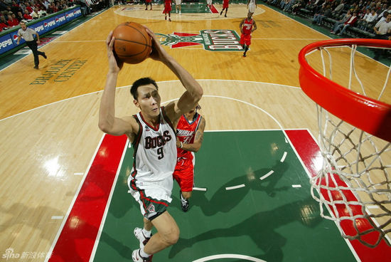 八村壘展現(xiàn)穩(wěn)定實(shí)力，NBA賽場上的得分與籃板雙豐收