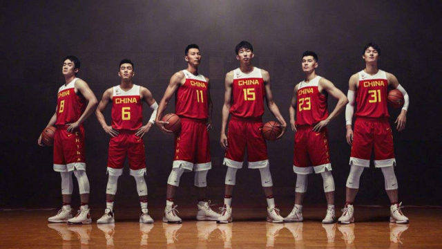 中國(guó)男籃閃耀全球賽場(chǎng)，銀牌獎(jiǎng)金曝光，超級(jí)新星重磅決定震撼籃球界