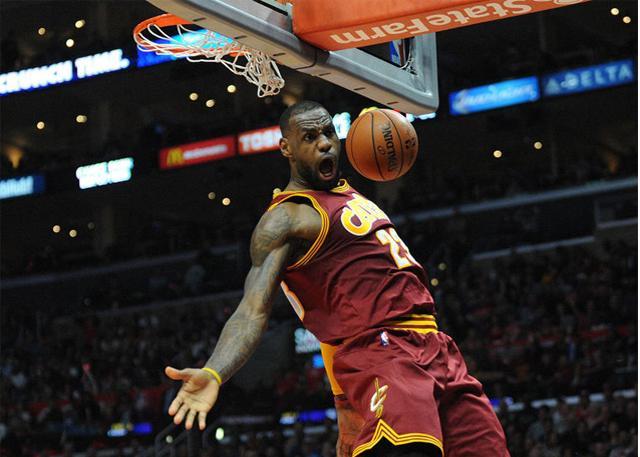 詹姆斯黃金詹23代戰(zhàn)靴亮相，熱愛籃球的心與獨特時尚魅力的完美結(jié)合