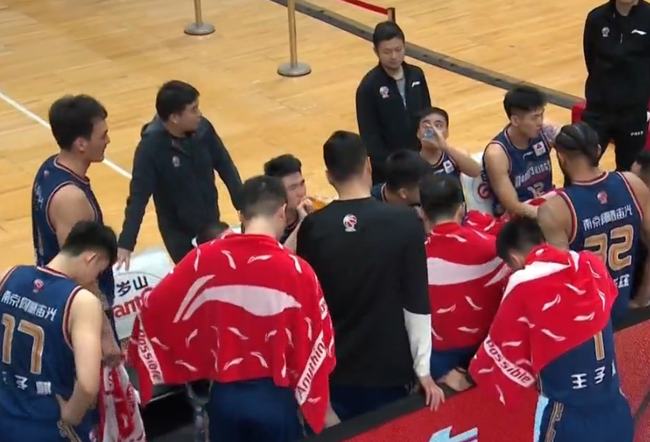 西熱力江深夜官宣離隊(duì)，放慢腳步，為籃球繼續(xù)充實(shí)自己