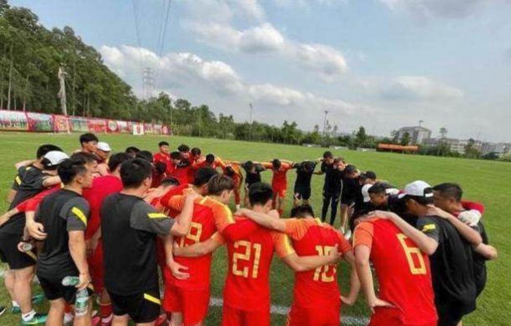 U23亞洲杯預(yù)選賽今晚?yè)屍保BA動(dòng)態(tài)下的籃球熱血燃燒