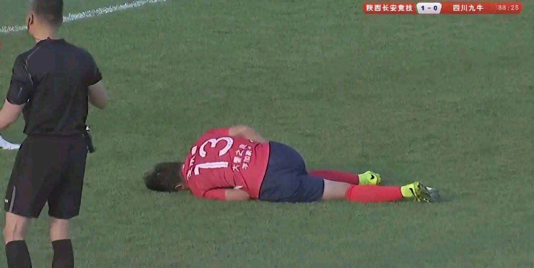 中甲多人惡意犯規(guī)遭追罰！紀(jì)律嚴(yán)明維護(hù)賽場(chǎng)秩序