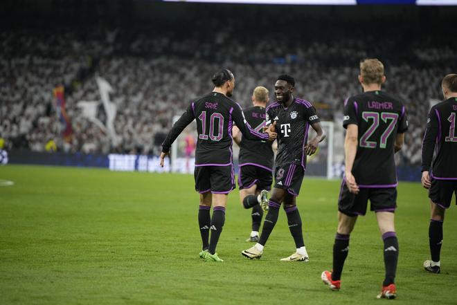 建議，久別重逢！拜仁社媒發(fā)布阿方索·戴維斯重返球場的有球訓(xùn)練照