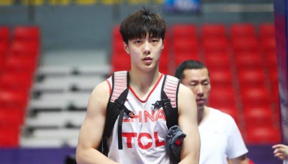 胡明軒的勇者之魄，低谷中的中國籃球呼喚敢于擔(dān)當(dāng)?shù)木珰馍? /></a>
                        <span id=