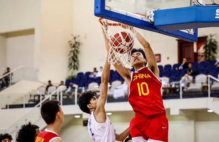 中國男籃新星崛起，天上掉下的王俊杰，引領全新籃球時代？
