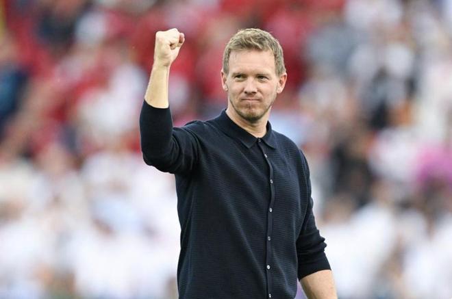 印尼主帥申臺龍面對第二球失守后的苦澀瞬間