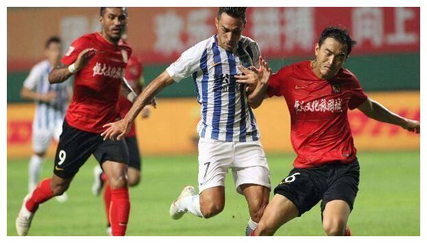 五大聯(lián)賽球隊拋出橄欖枝，遭遇年輕球員遭遇出場保證困擾