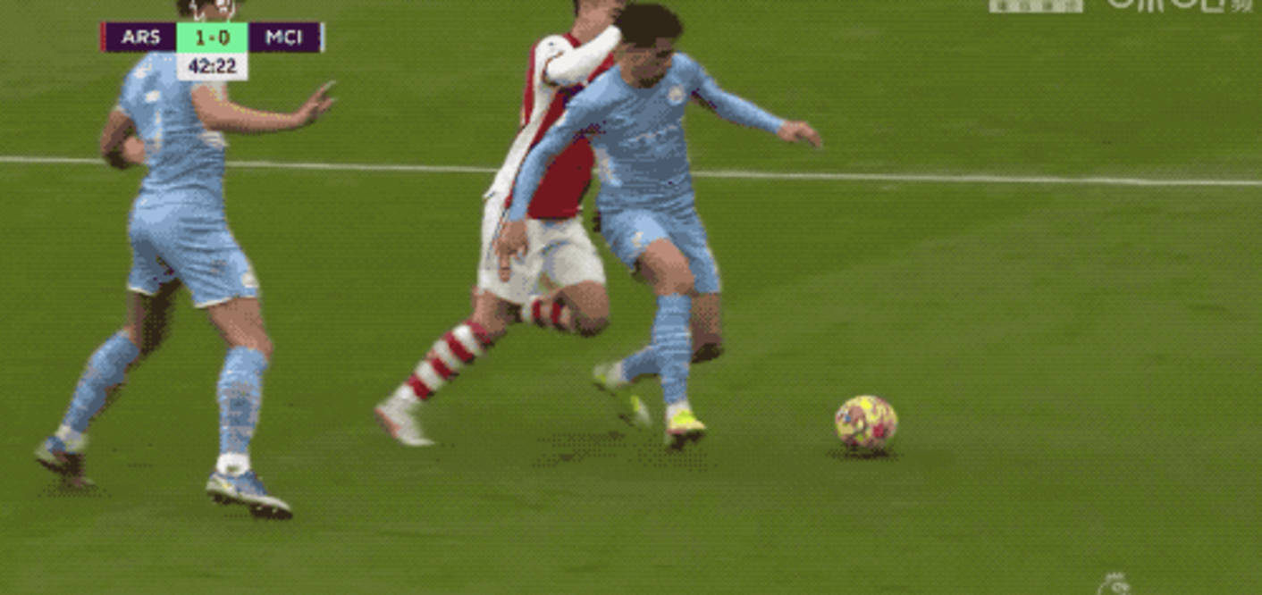 曼聯(lián)阿森納對(duì)決激烈，半場(chǎng)數(shù)據(jù)揭示雙方激烈交鋒，射門(mén)數(shù)據(jù)揭示緊張局勢(shì)