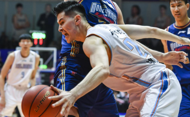 劉煒遭遇拉傷陰霾，阿不都或缺席對陣深圳之戰(zhàn)，NBA實時訊息引發(fā)關(guān)注