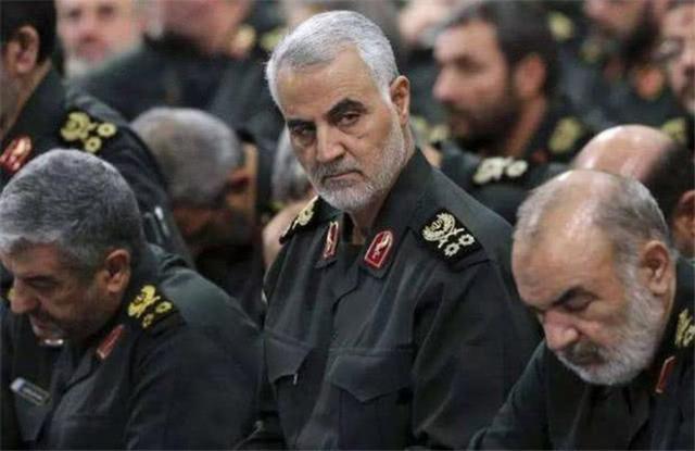 太關(guān)鍵了！約內(nèi)斯庫(kù)第14次出手終于命中三分！全場(chǎng)沸騰的瞬間點(diǎn)燃NBA戰(zhàn)火