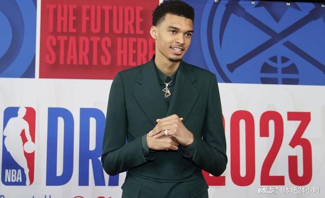 文班亞馬展現(xiàn)天賦，前三節(jié)高效表現(xiàn)引領(lǐng)勝利