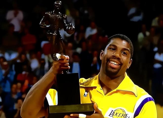 傳奇的序章，NBA巨星魔術(shù)師約翰遜與伯德的首秀之夜