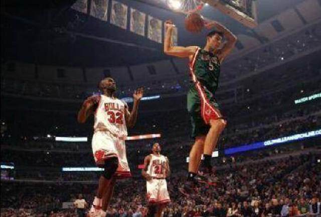 東莞市山姆會員商店下架紀念復刻版易建聯(lián)簽名籃球，背后的原因與影響