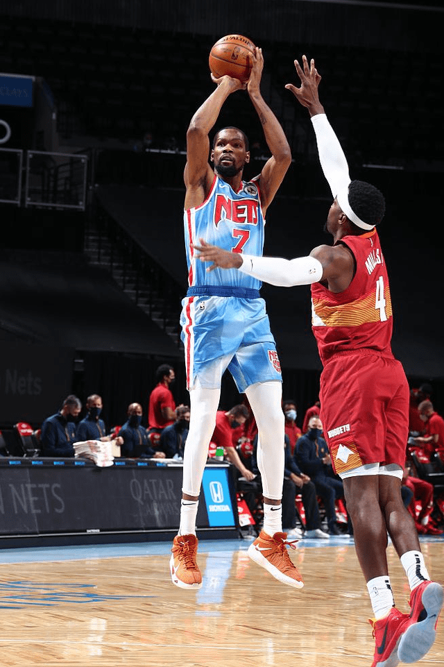 武切維奇上半場(chǎng)獨(dú)領(lǐng)風(fēng)騷，7投6中狂砍14分引領(lǐng)球隊(duì)進(jìn)攻風(fēng)潮